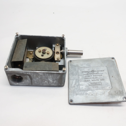 GE FANUC IC695NIU001 Modular Control System