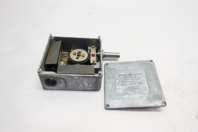 GE BDD16B11A - High-Performance Differential Transformer Relay for Industrial Control Systems - Image 2